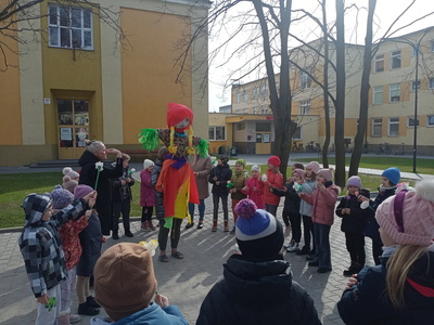 uczniowie podczas zajęć