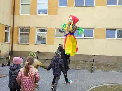 uczniowie podczas zajęć