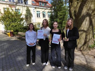 uczniowie podczas konkursu