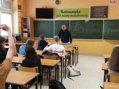 uczniowie podczas zajęć