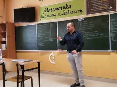 uczniowie podczas zajęć
