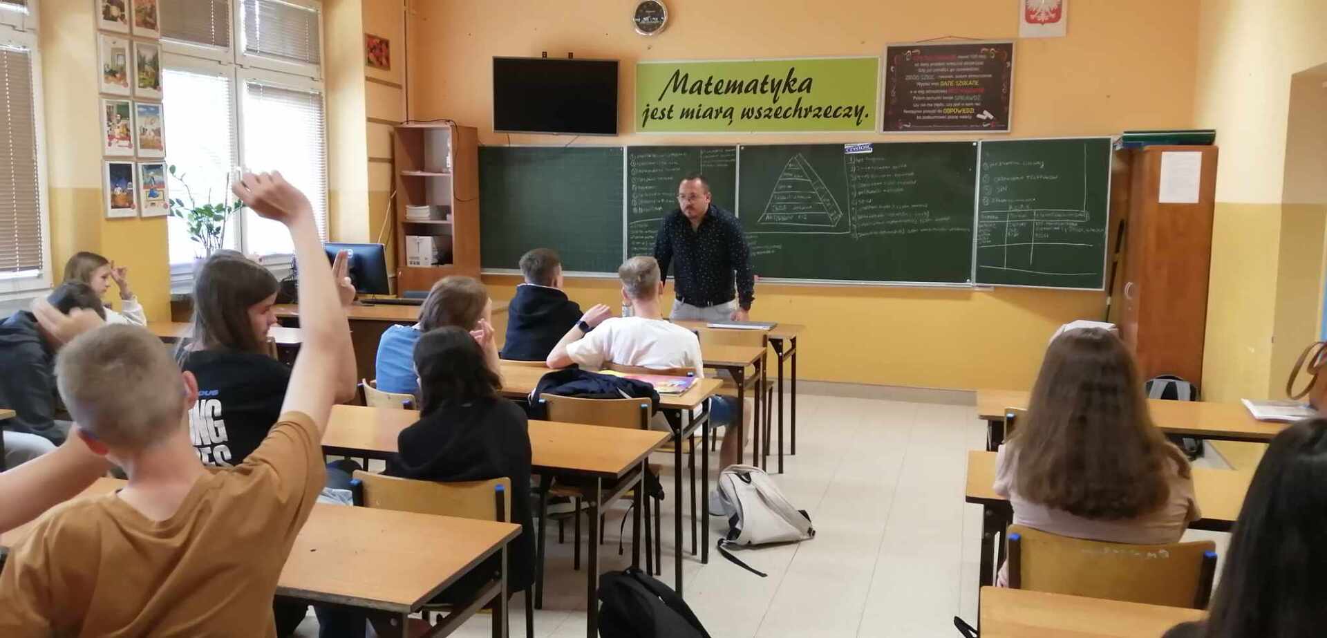 uczniowie podczas zajęć