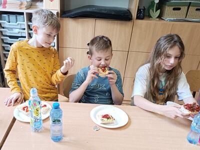 Uczniowie podczas zajęć 