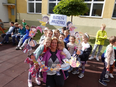 uczniowie podczas zajęć