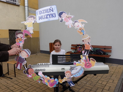 uczniowie podczas zajęć