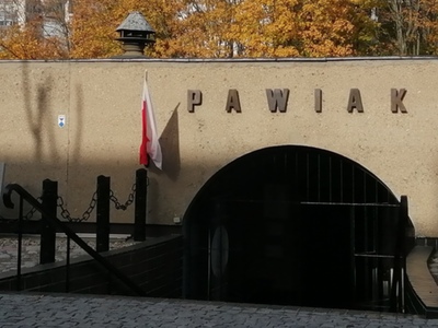 uczniowie na wycieczce