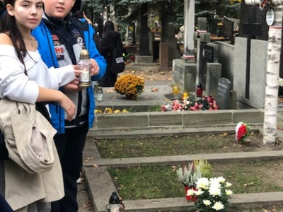 uczniowie na wycieczce