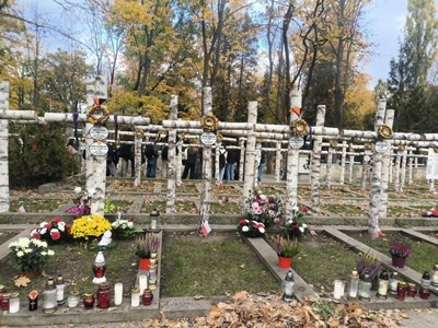 uczniowie na wycieczce