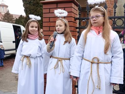 uczniowie podczas orszaku