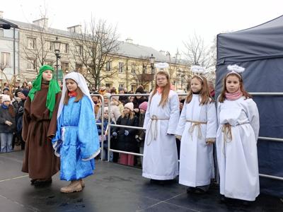 uczniowie podczas orszaku