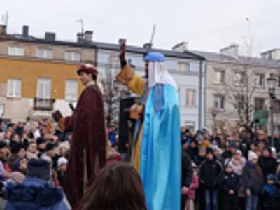 uczniowie podczas orszaku