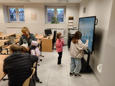 uczniowie podczas zabawy
