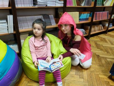 uczniowie podczas zabawy