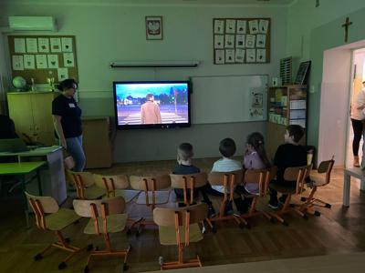 uczniowie podczas zabawy