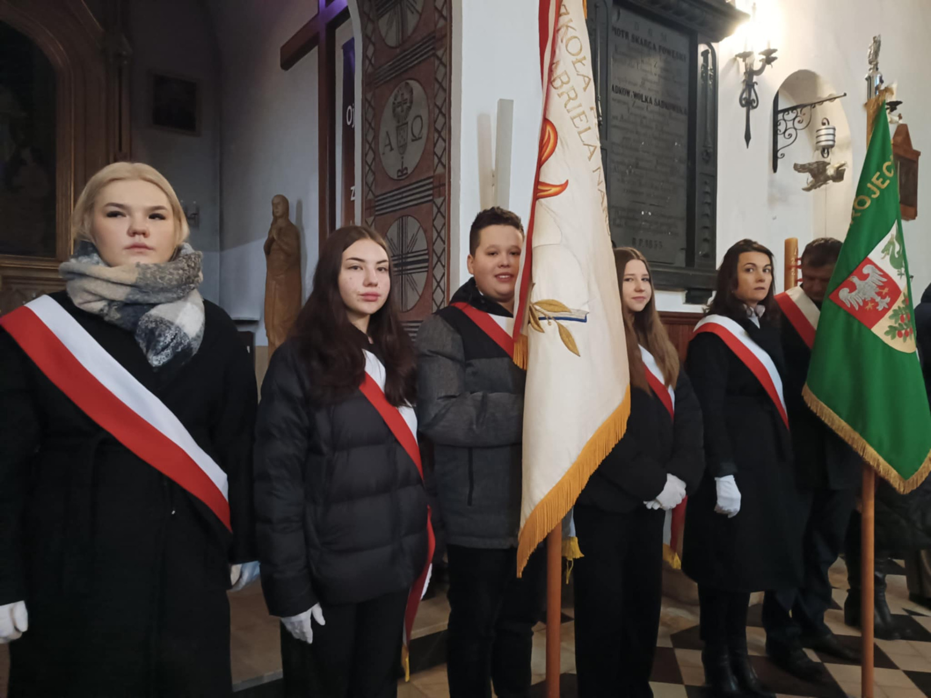 uczniowie podczas obchodów