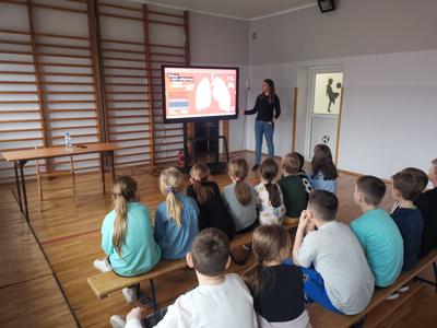 uczniowie podczas zajęć
