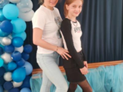uczniowie podczas zabawy