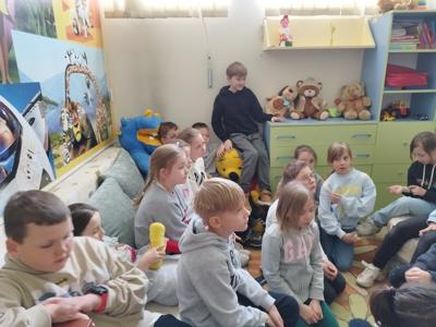 uczniowie podczas zajęć