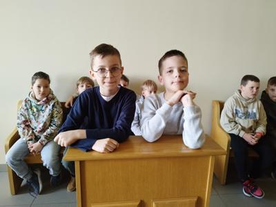 uczniowie podczas zajęć