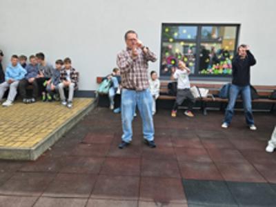 uczniowie podczas zajęć