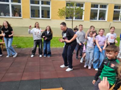 uczniowie podczas zajęć