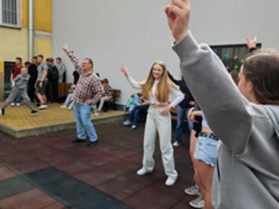 uczniowie podczas zajęć