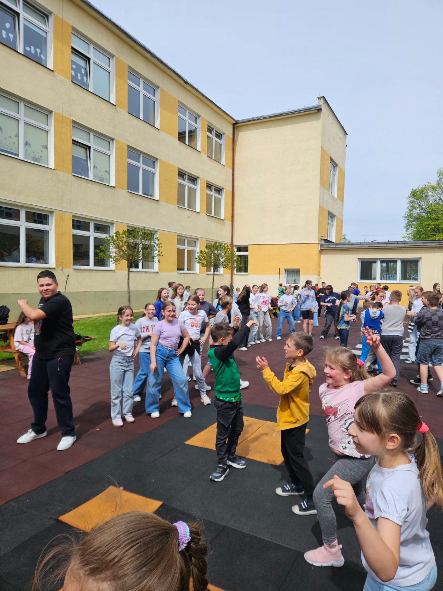 uczniowie podczas zajęć