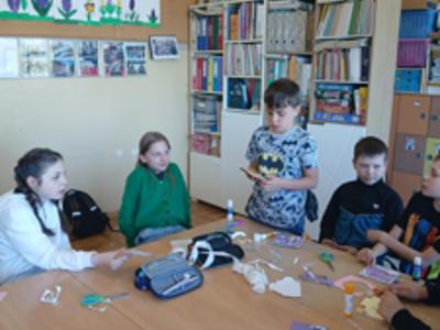 uczniowie podczas zajęć