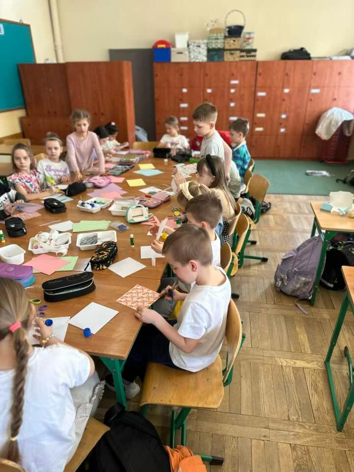uczniowie podczas zajęć