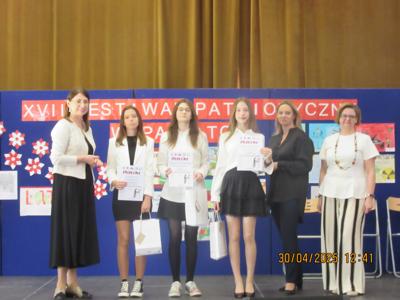 uczniowie podczas obchodów