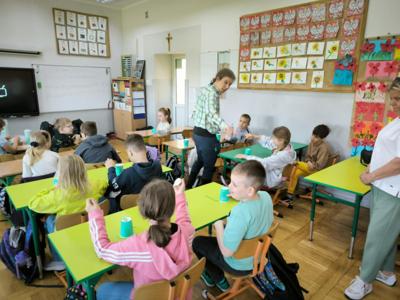 uczniowie podczas zabawy