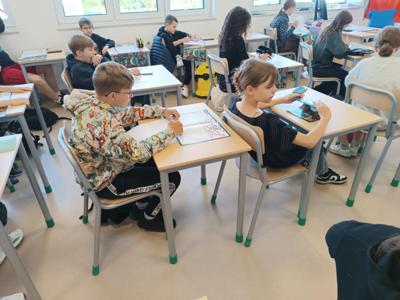 uczniowie podczas pracy