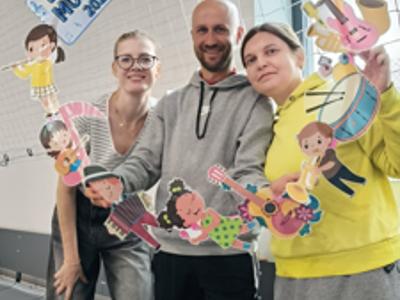 uczniowie podczas zabawy