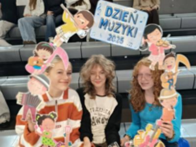 uczniowie podczas zabawy