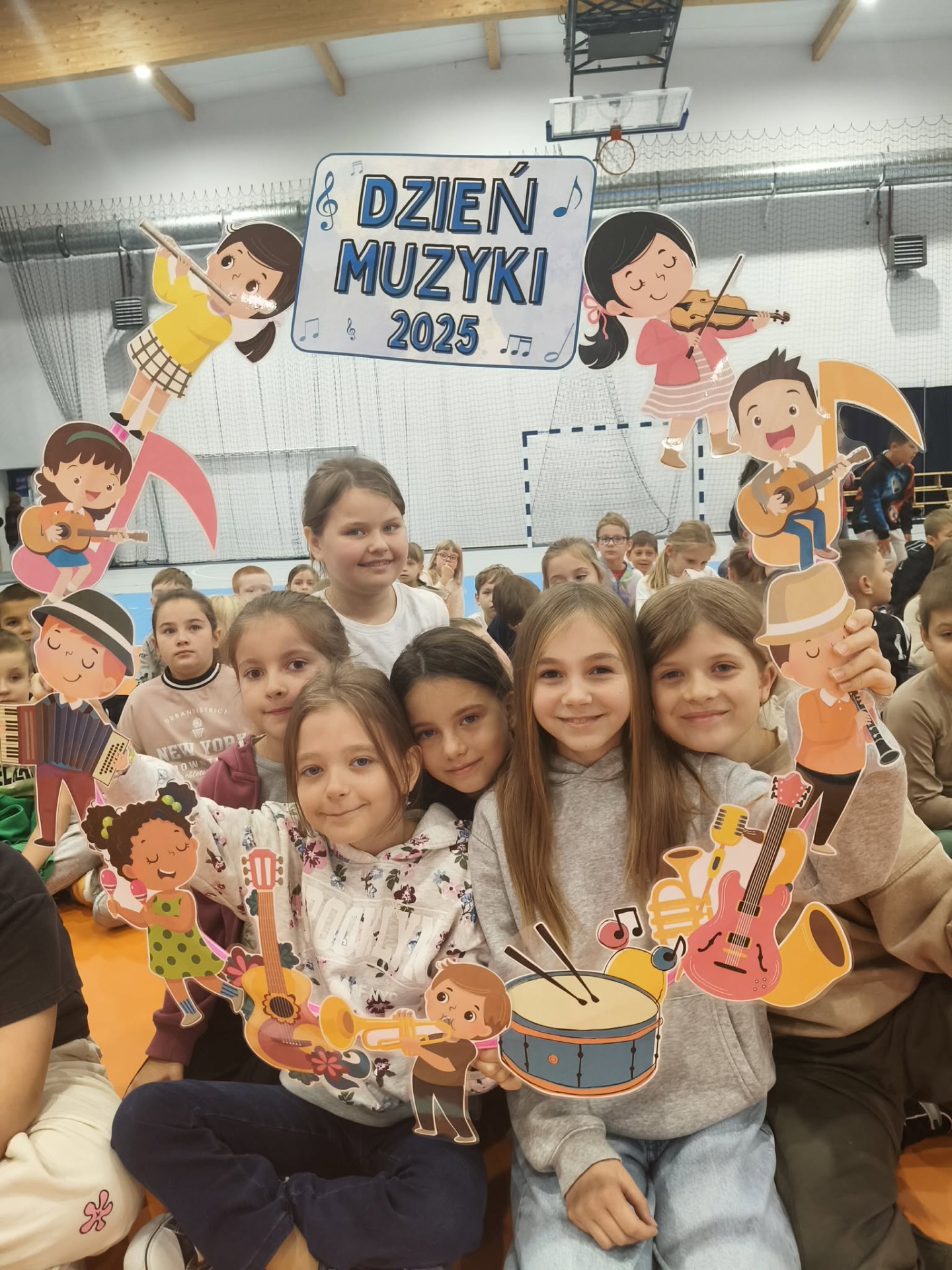 uczniowie podczas zabawy