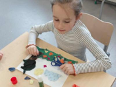 uczniowie podczas zabawy