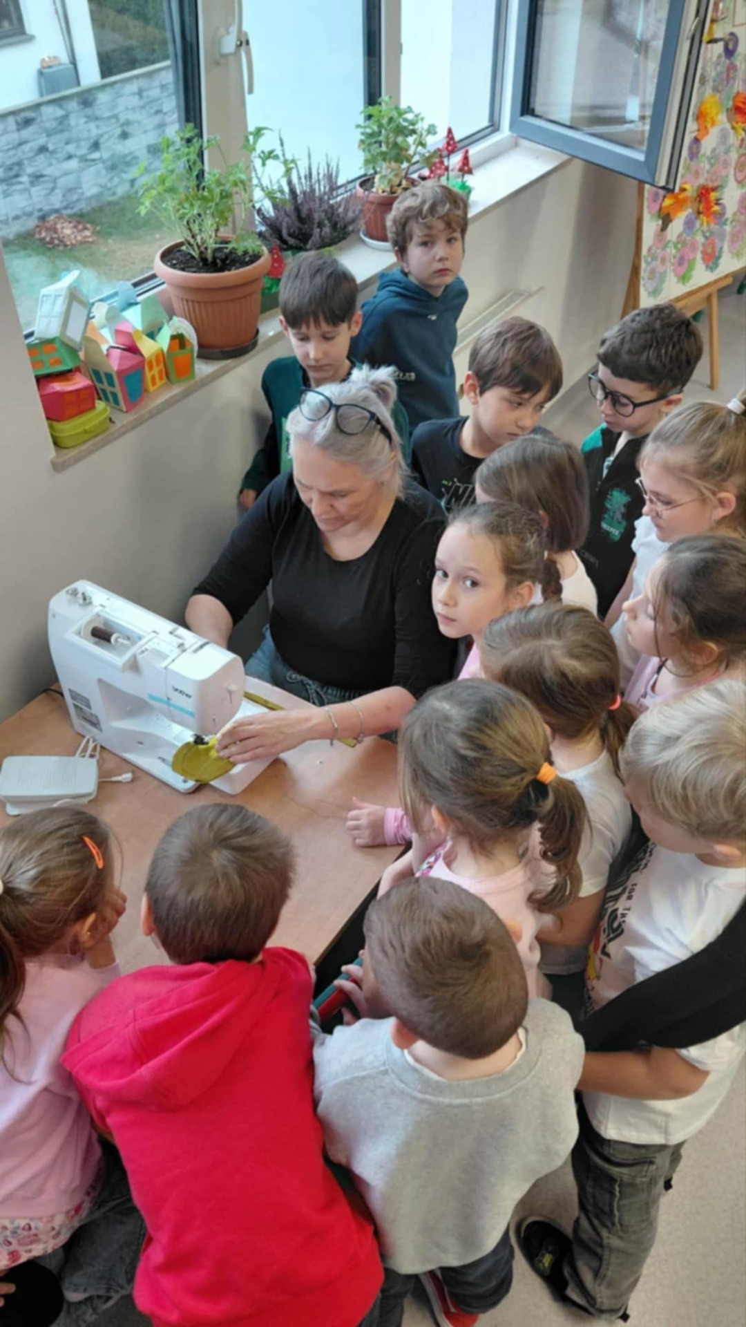 uczniowie podczas zabawy