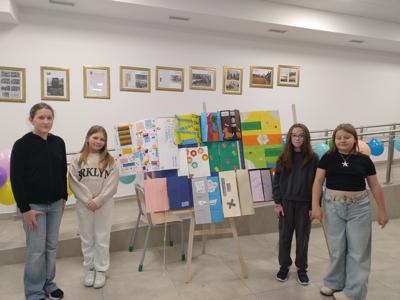 uczniowie podczas zabawy