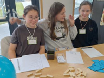 uczniowie podczas zabawy