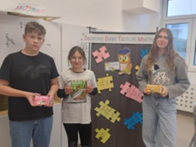 uczniowie podczas zabawy