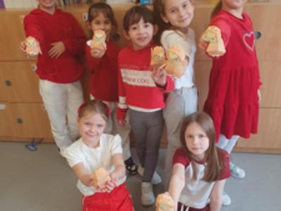 uczniowie podczas zabawy