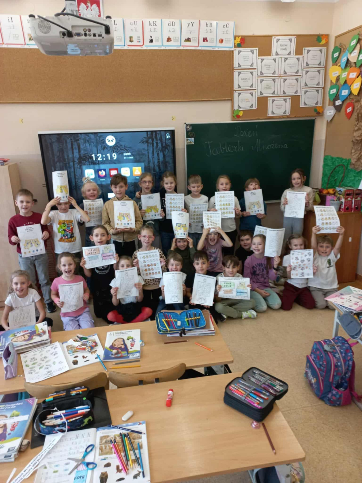 uczniowie podczas zabawy