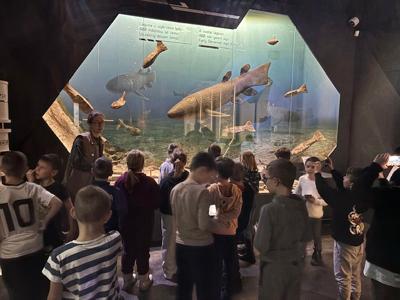 uczniowie na wycieczce