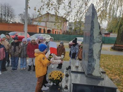 uczniowie na wycieczce