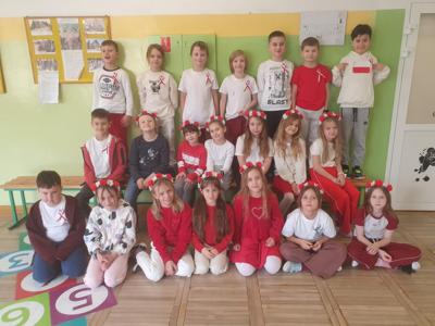 uczniowie na wycieczce