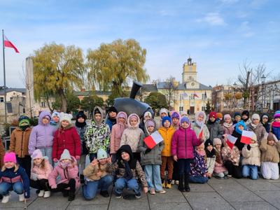 uczniowie na wycieczce