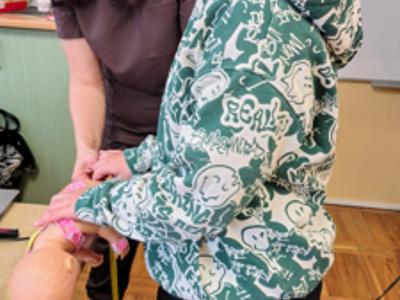 uczniowie na wycieczce