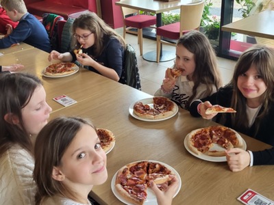 W pizzerii