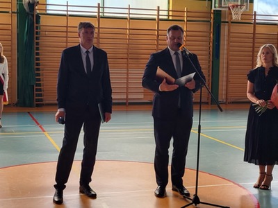 uroczyste wręczenie nominacji dyrektorowi naszej szkoły , panu Dariuszowi Fijałkowskiemu