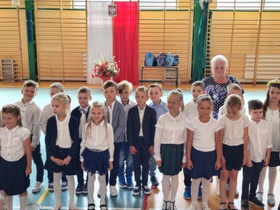 klasa 1a usportowiona, wychowawczyni pani Elżbieta Wiśnik